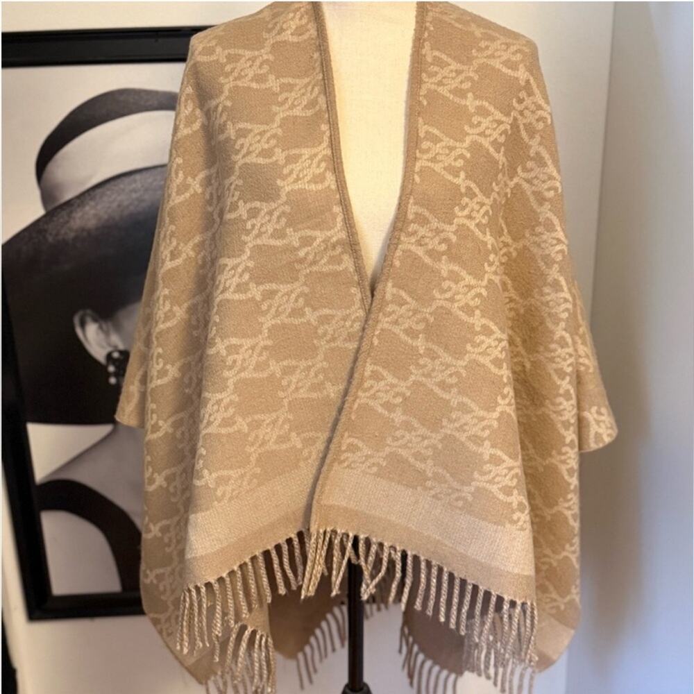 Fendi Reversible FF logo Shawl Cape Tan with Fringe wool Cashmere Blend Poncho - Picture 2 of 10